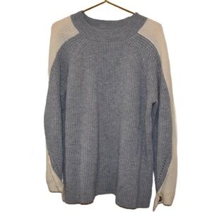 WOMEN’S ODDY GREY AND WHITE SWEATER